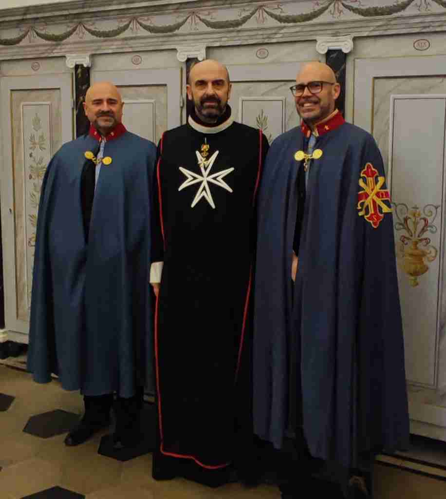 Il Cav. Roberto Bianchini; il Cav Giuseppe Vescovo, Coordinatore SMOM della provincia di Arezzo; Cav. Massimo Planera.