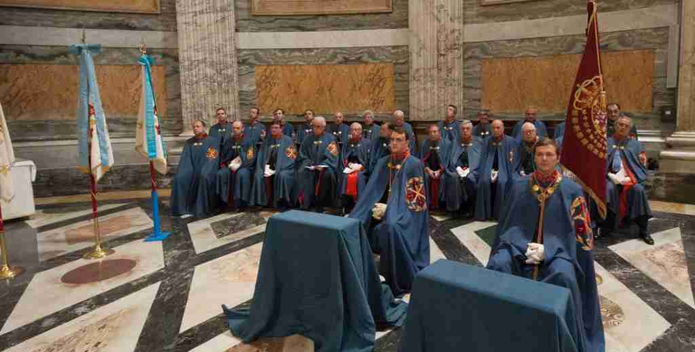 Il Gran Maestro, il Gran Prefetto, i Membri della Real Deputazione e della Real Commissione per l’Italia a San Paolo fuori le Mura.