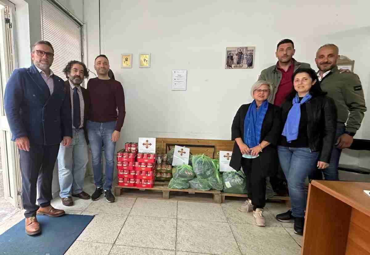 Foto di gruppo con donazione
