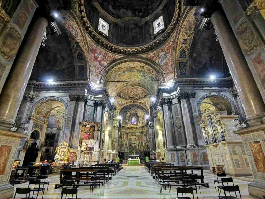 Basilica interno