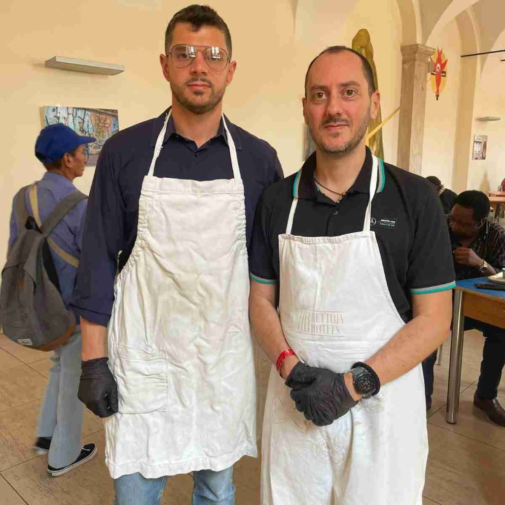 Cavalieri in servizio mensa