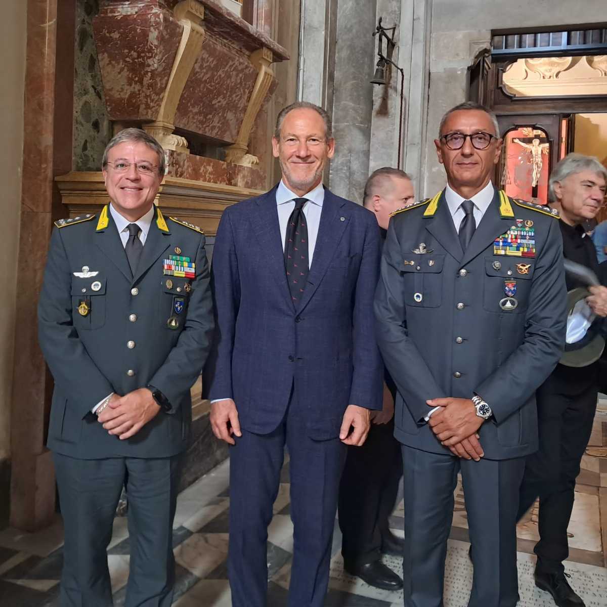 Da sinistra, il Generale di Divisione Alessandro Barbera, il Conte Gianluigi dell’Aquila d’Aragona e il Generale di Corpo d’Armata Francesco Greco.