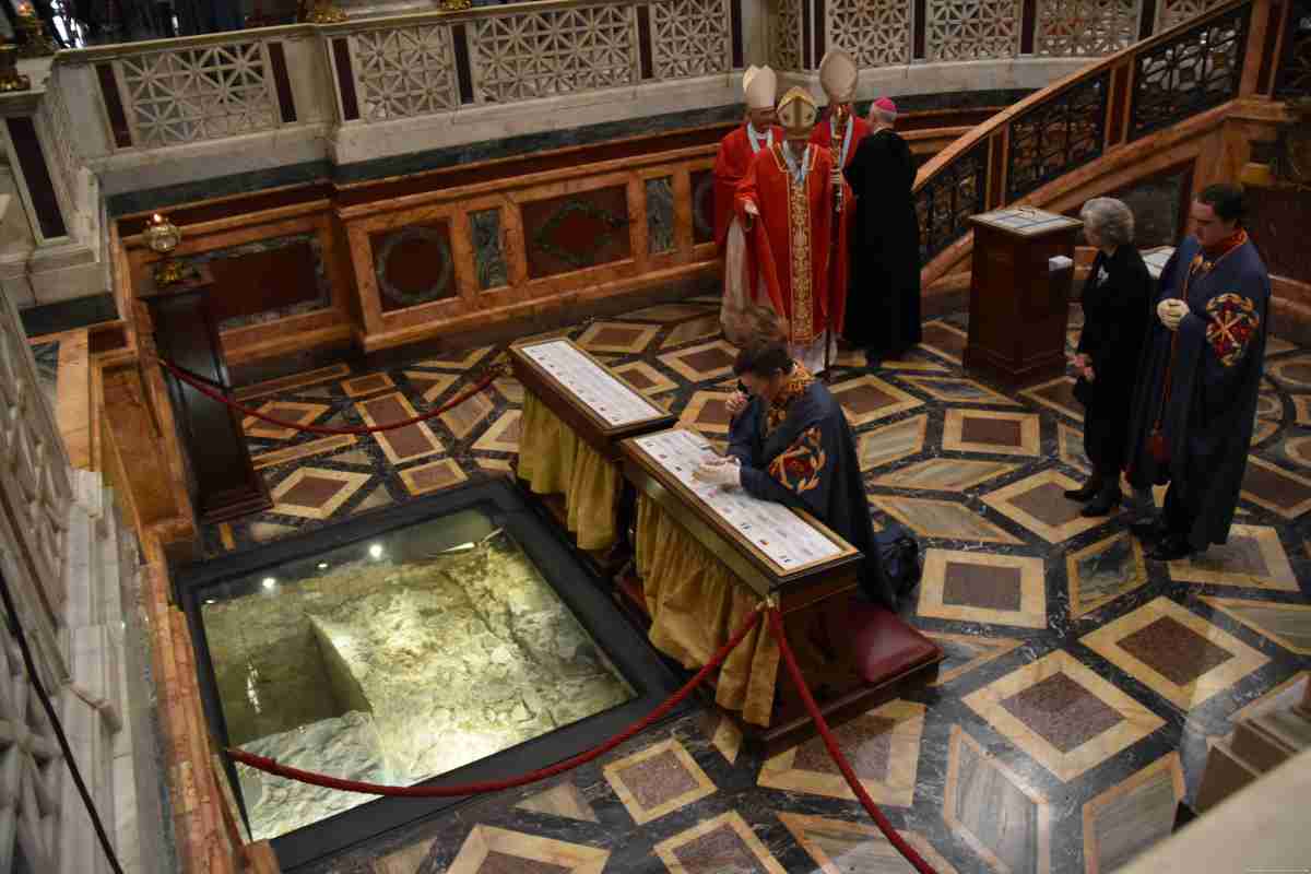 Preghiera presso la Tomba di San Paolo