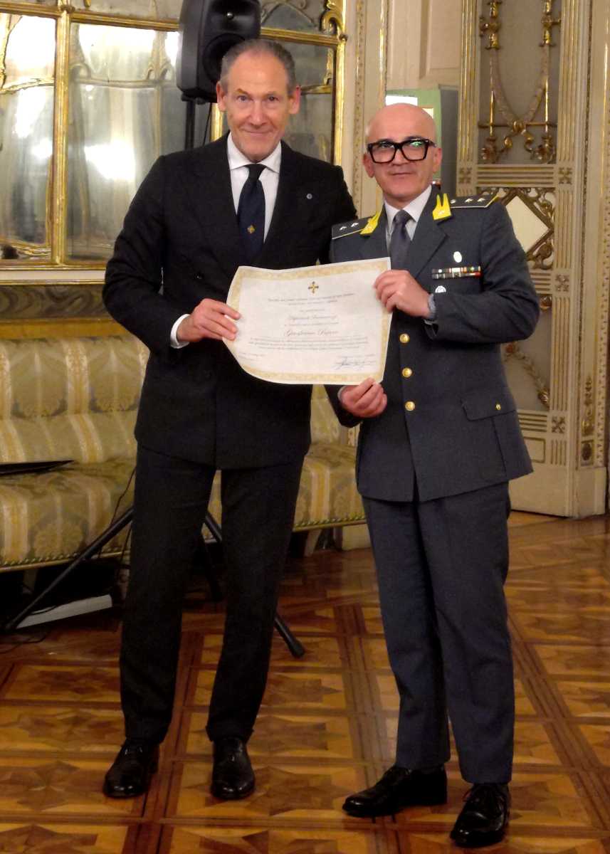 Delegato consegna Benemerenza