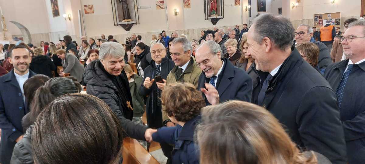 Il cardinale saluta la rappresentanza Costantiniana