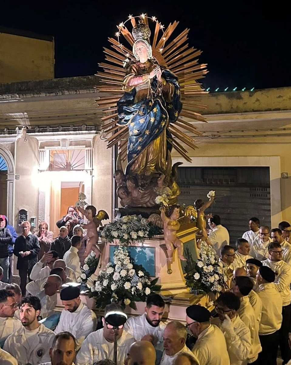 Statua in processione