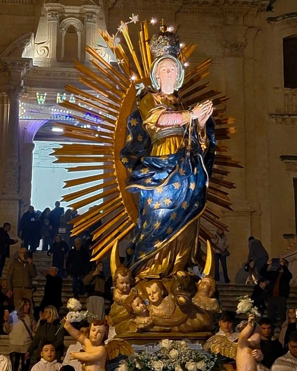 Statua in processione