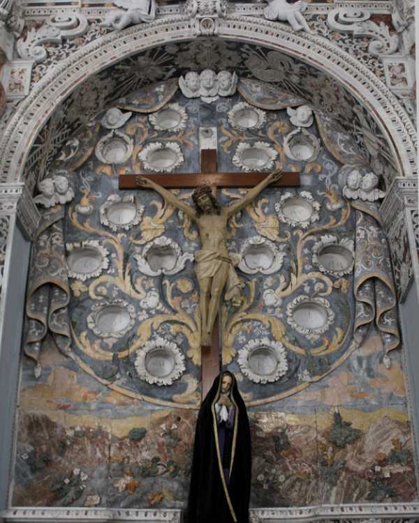 Crocifisso e Madonna