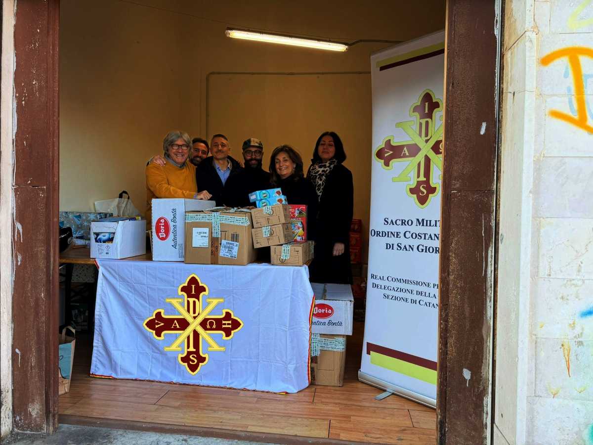 Foto di gruppo con donazione