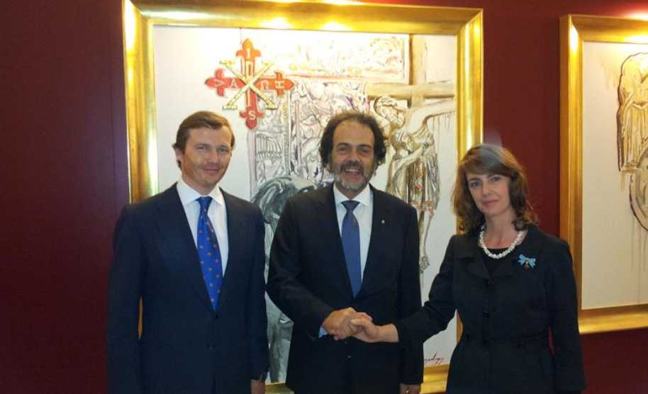 Il Maestro con Don Pedro e Consorte davanti un quadro