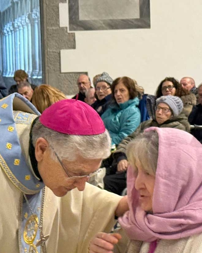 Vescovo saluta i malati