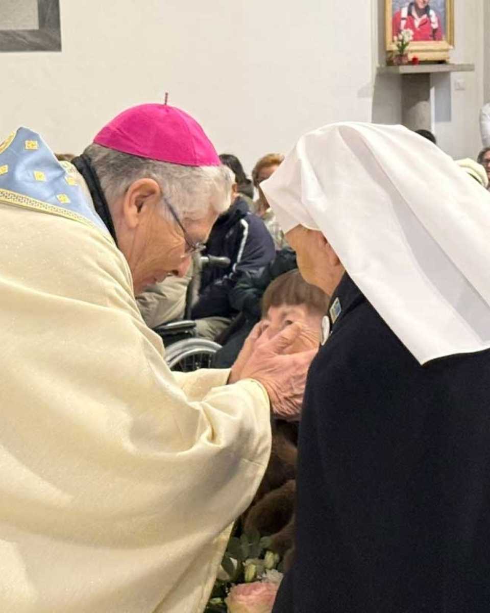 Vescovo saluta i malati