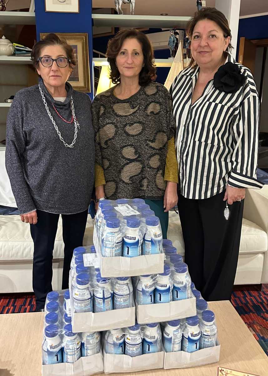 Foto di gruppo con le confezioni