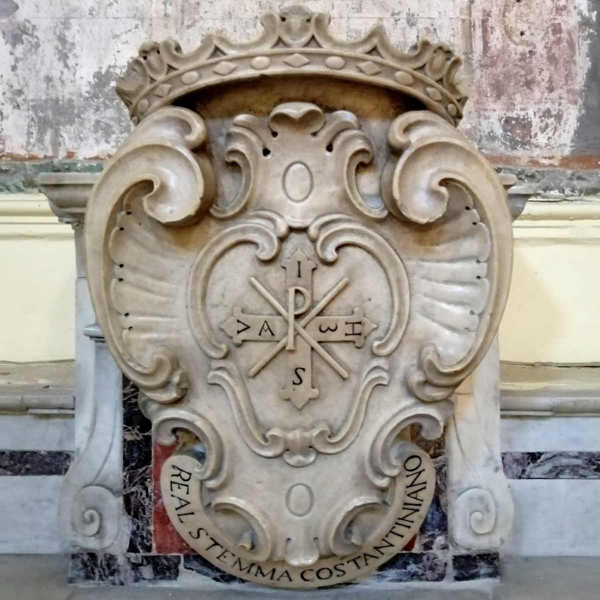 Croce Costantiniano in marmo