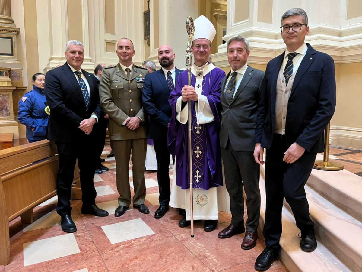 Foto di gruppo con l'Arcivescovo