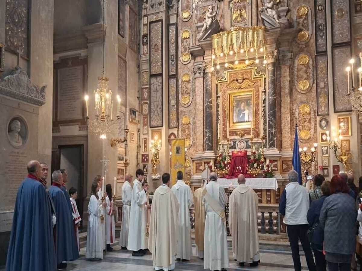 Ostensione e Preghiera di affidamento