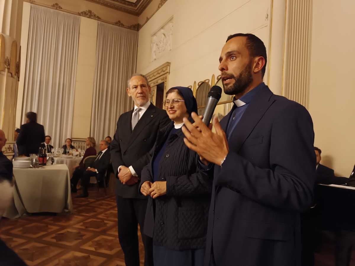 Rappresentanti della Casa della Pace con il Delegato