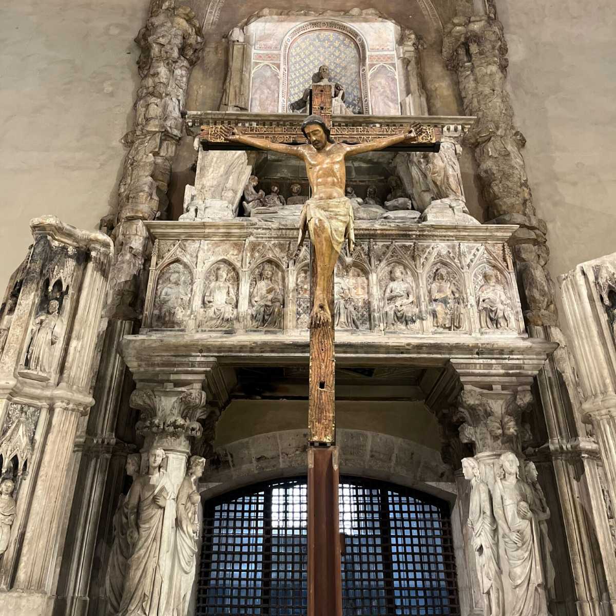 Croce nella Basilica di Santa Chiara