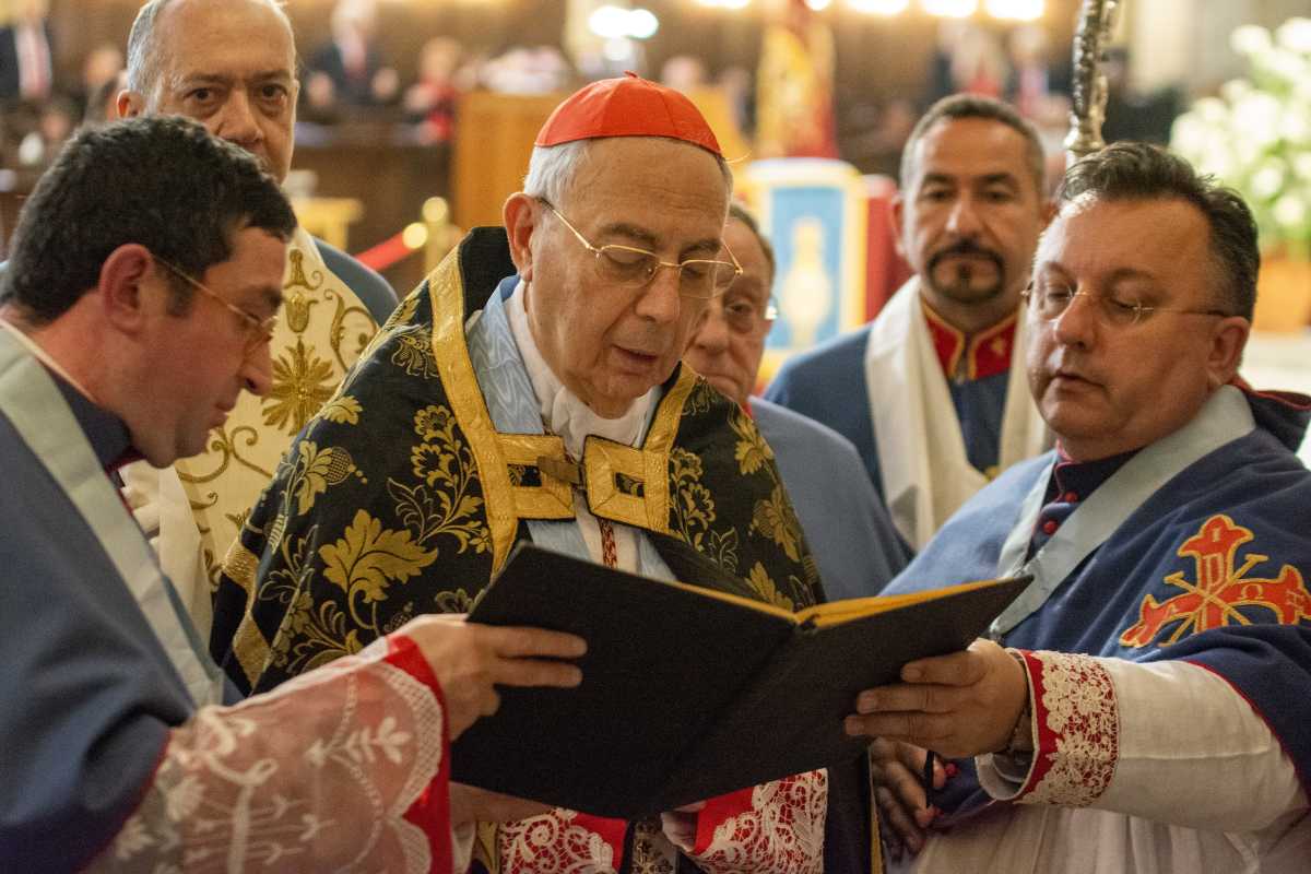 Preghiera presso le Tombe Reali