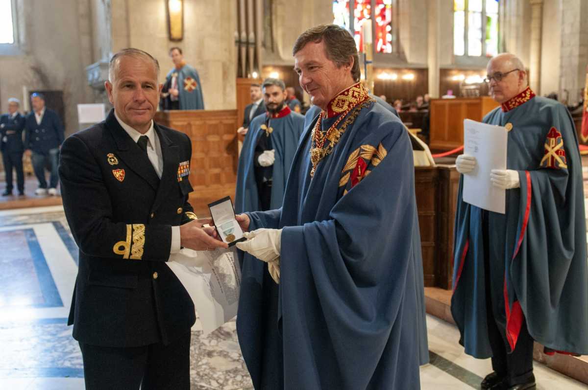 Gran Maestro consegna benemerenza