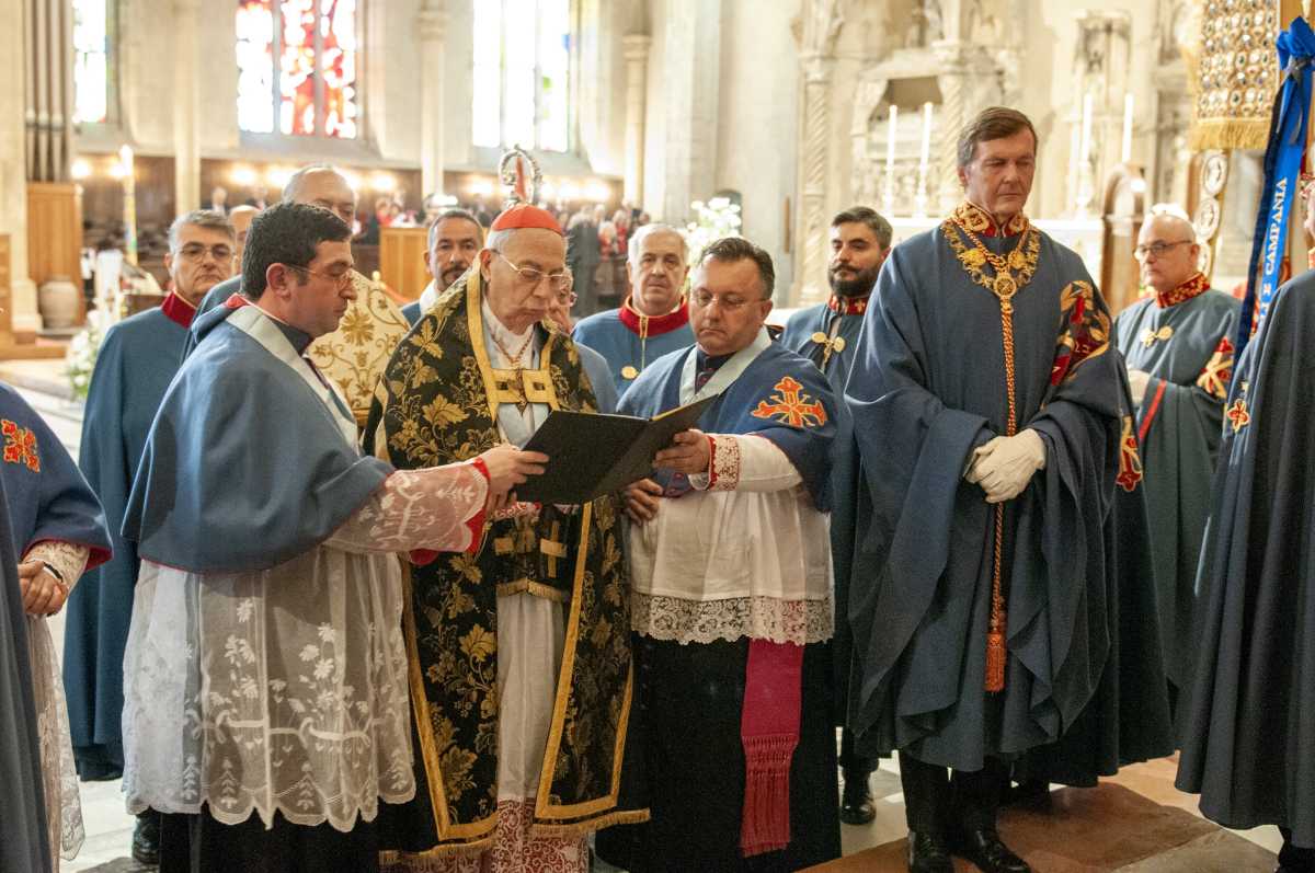 Preghiera presso le Tombe Reali