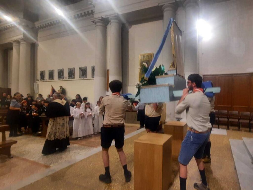 Inizia Processione in chiesa