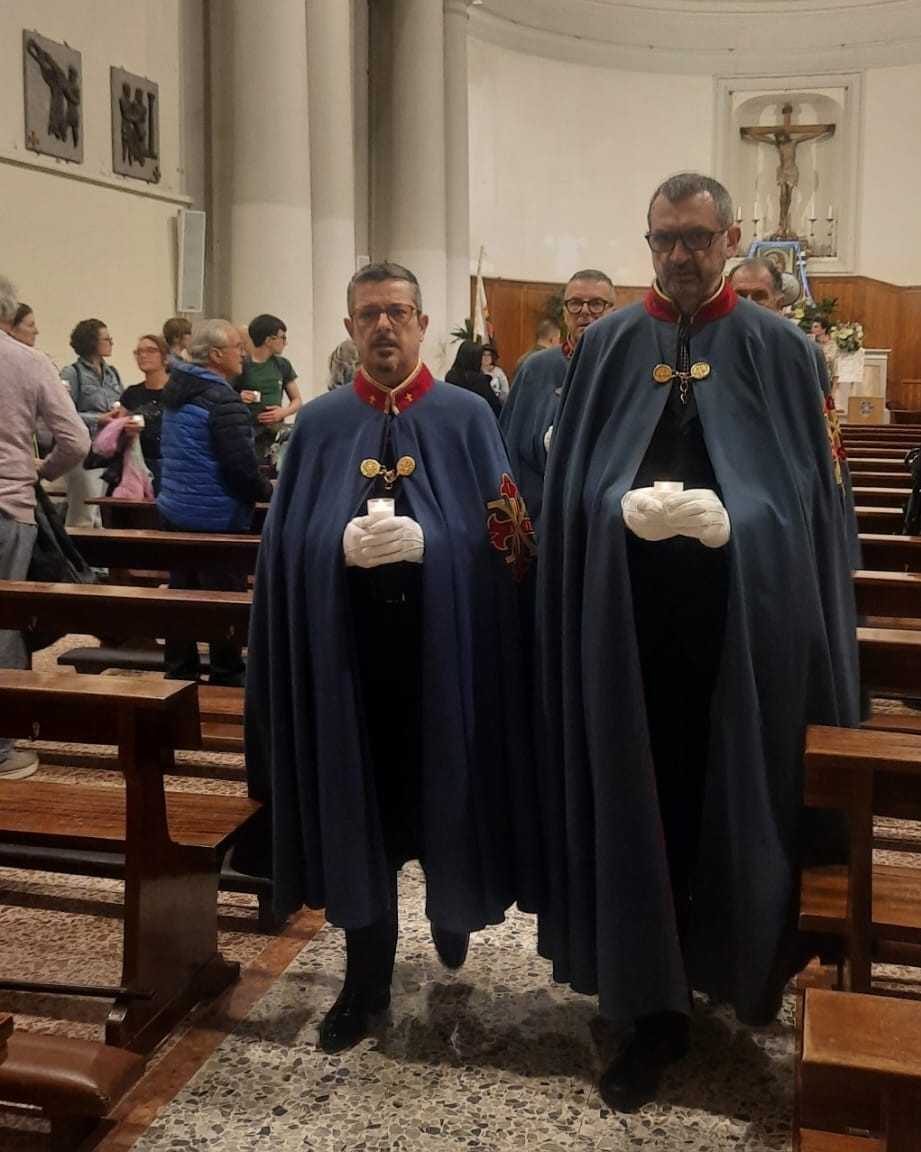 Cavalieri all'inizio Processione in chiesa