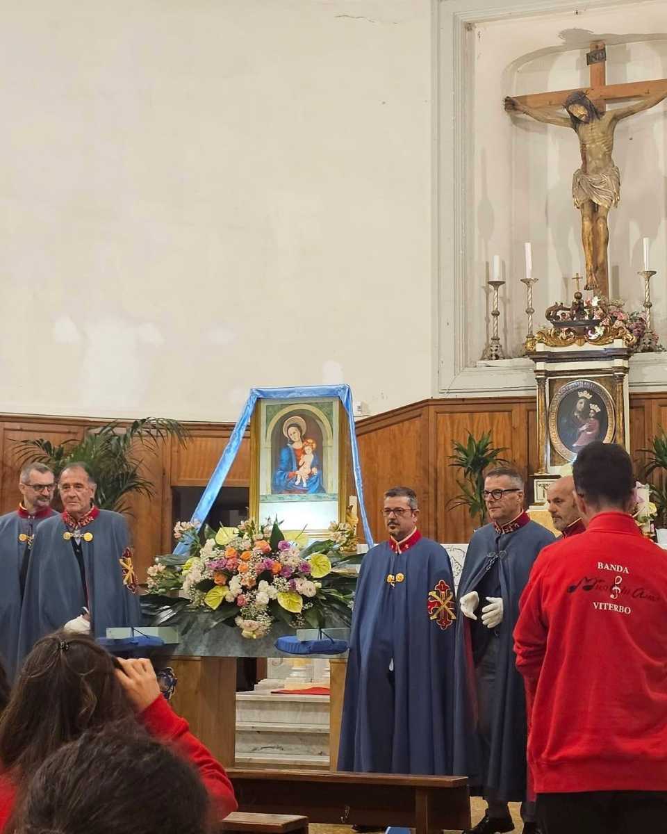 Inizia Processione in chiesa