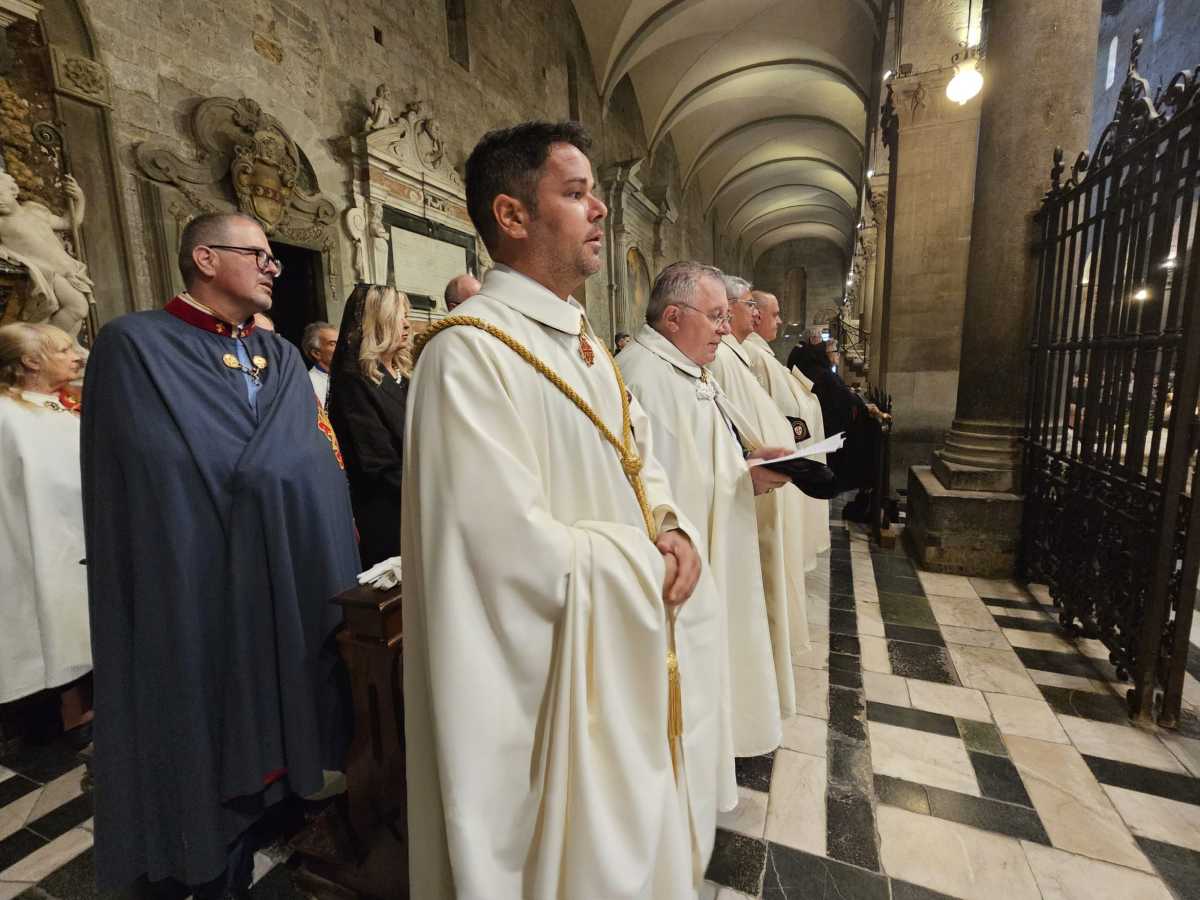 Foto di gruppo in chiesa