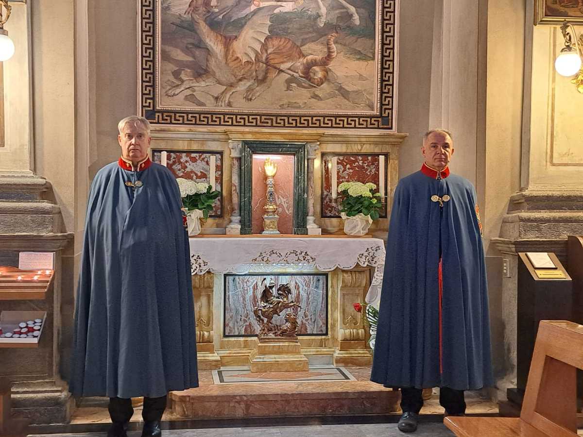 Guardia d'onore alla reliquia