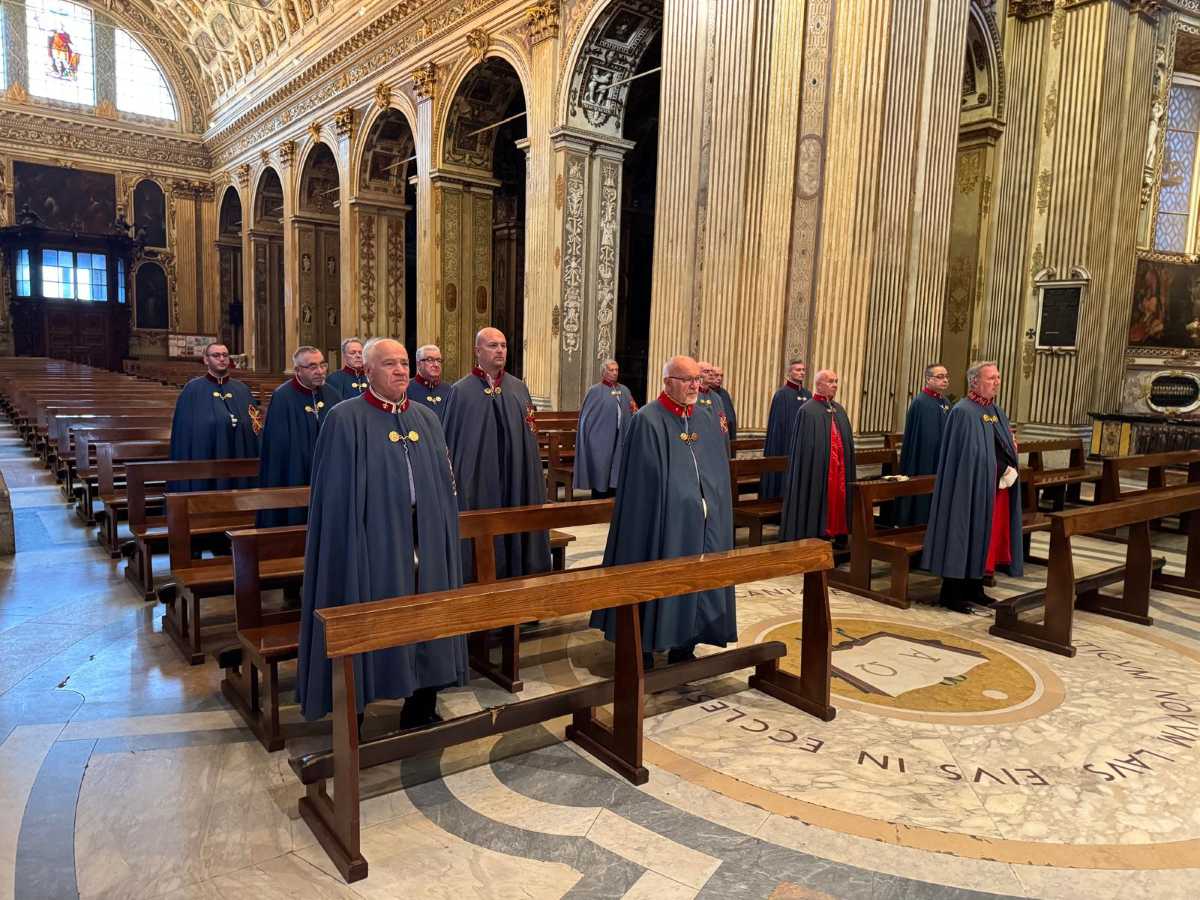 Cavalieri in chiesa