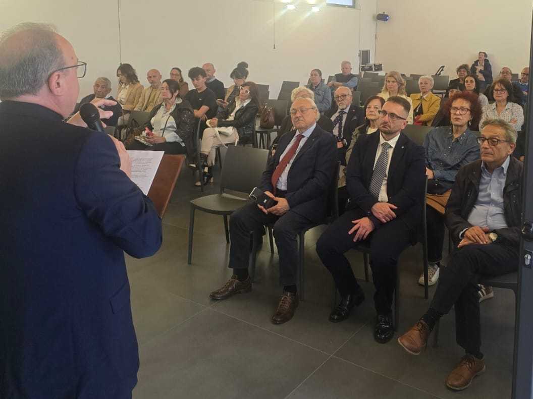 Mons. Antonio Montefusco e il pubblico