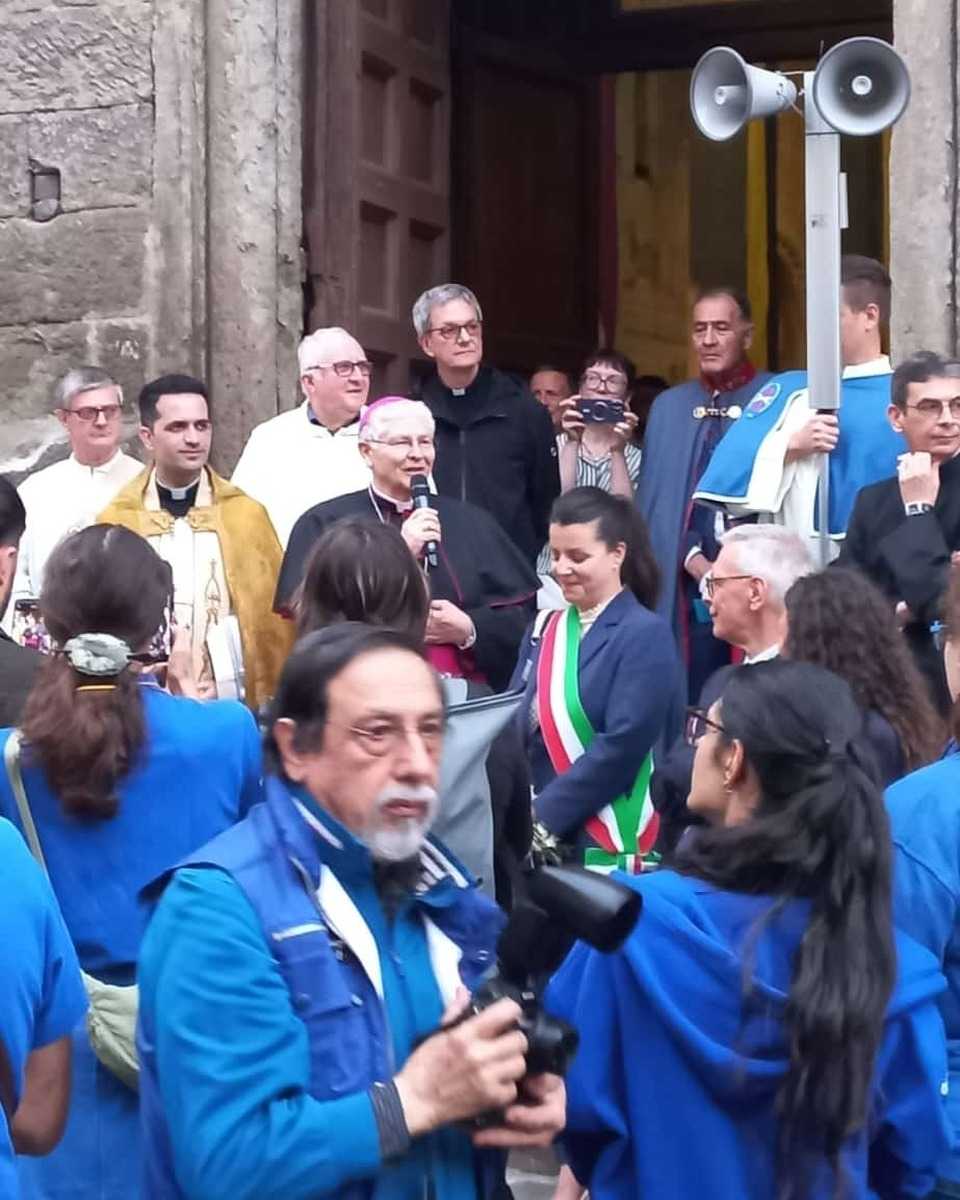 Il vescovo e il Sindaco con il Delegato al termine della Processione