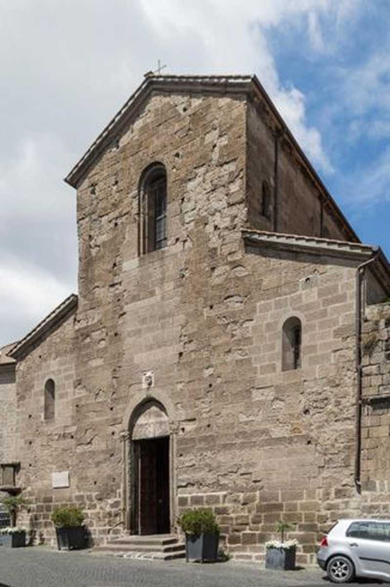 La chiesa facciata