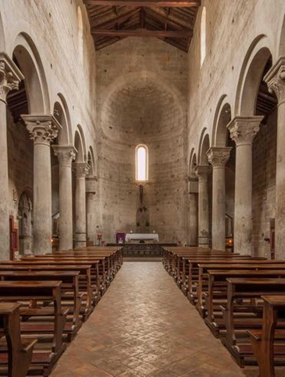La chiesa navata