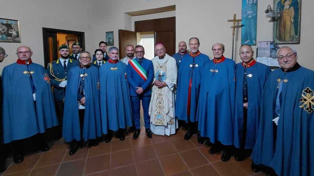 Foto di gruppo con il vescovo