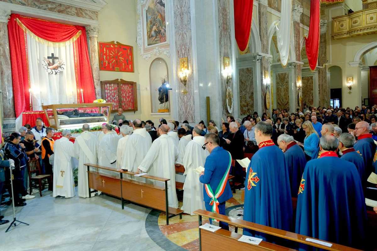 Venerazione del corpo del santo