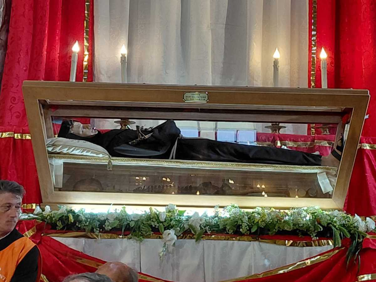 Venerazione del corpo del santo