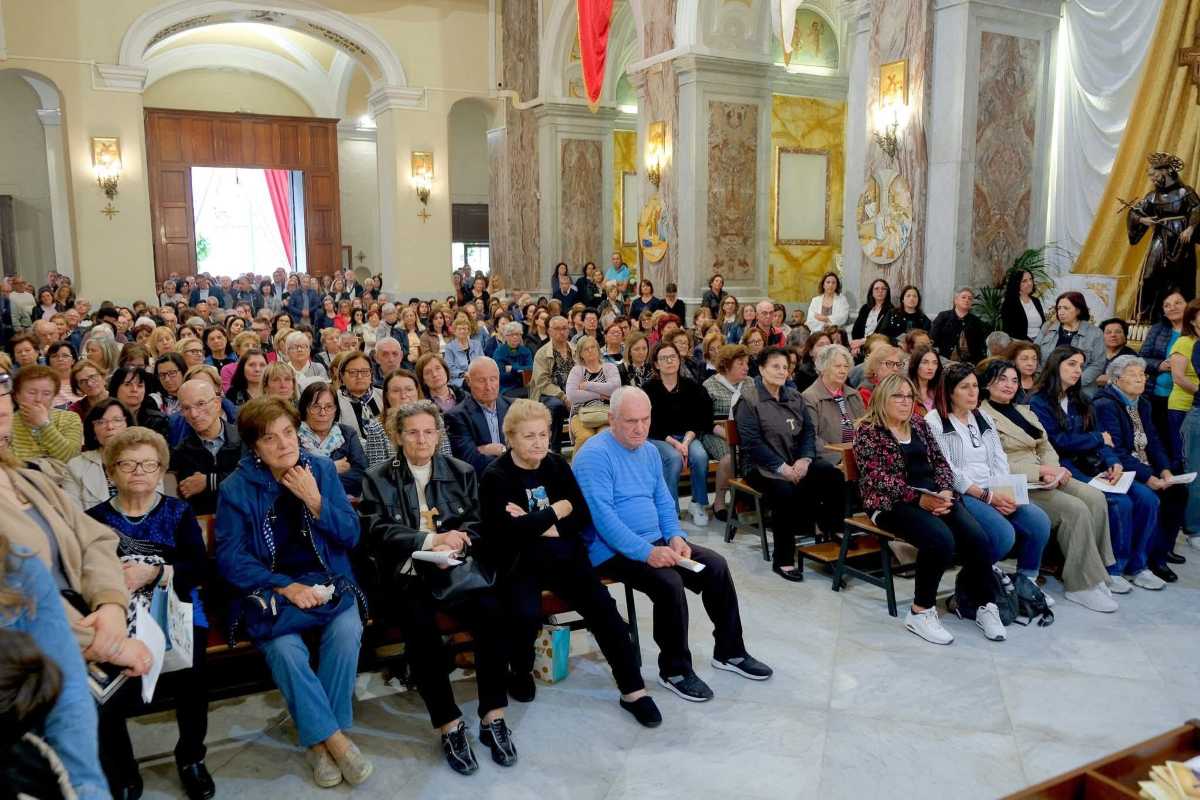 Fedeli in chiesa
