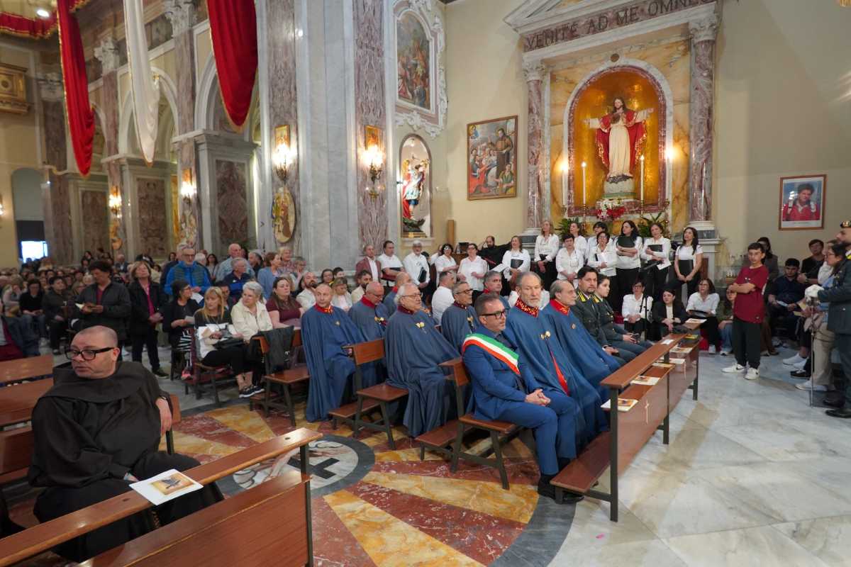 Panoramica presenti in chiesa