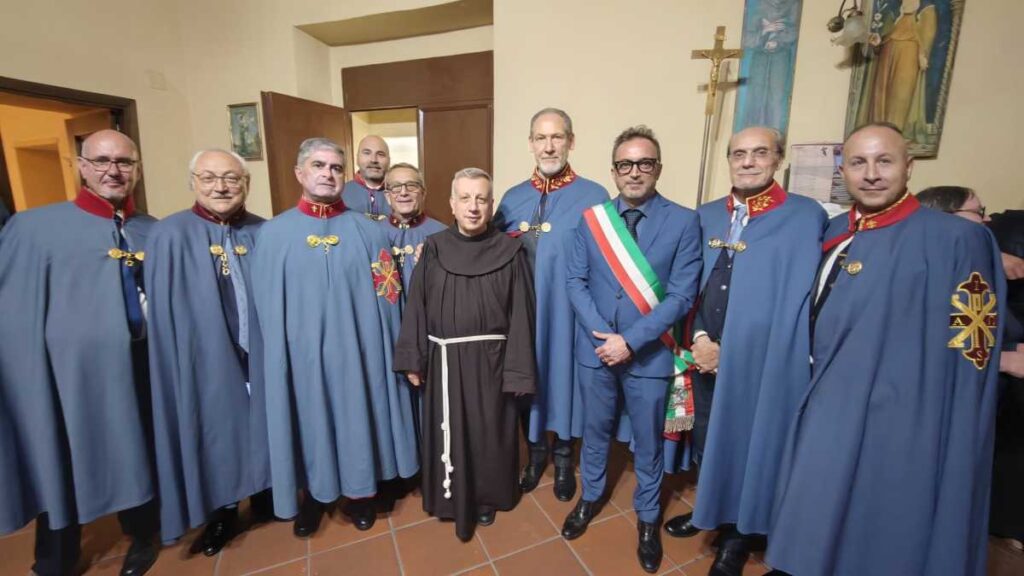Foto di gruppo con Fra’ Luigi Ortaglio