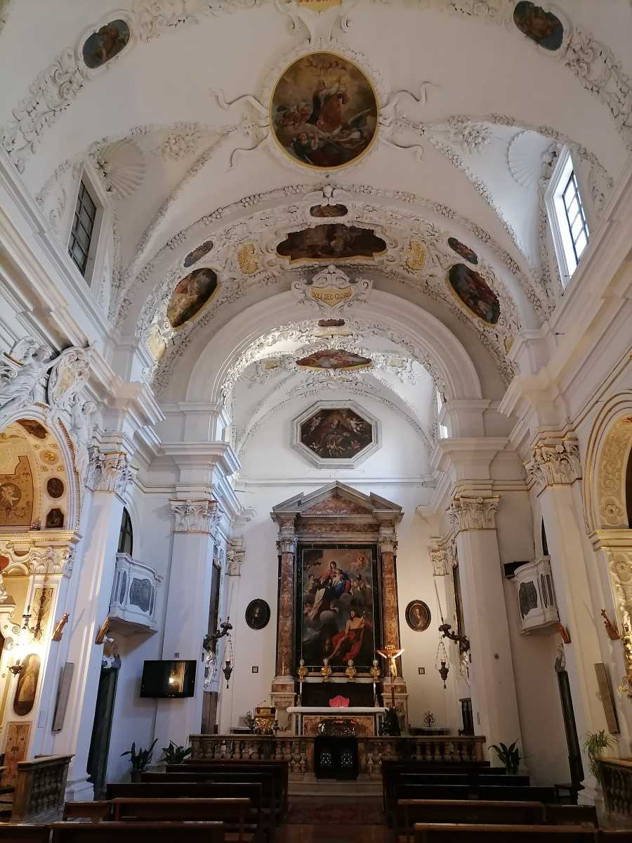 Chiesa interno