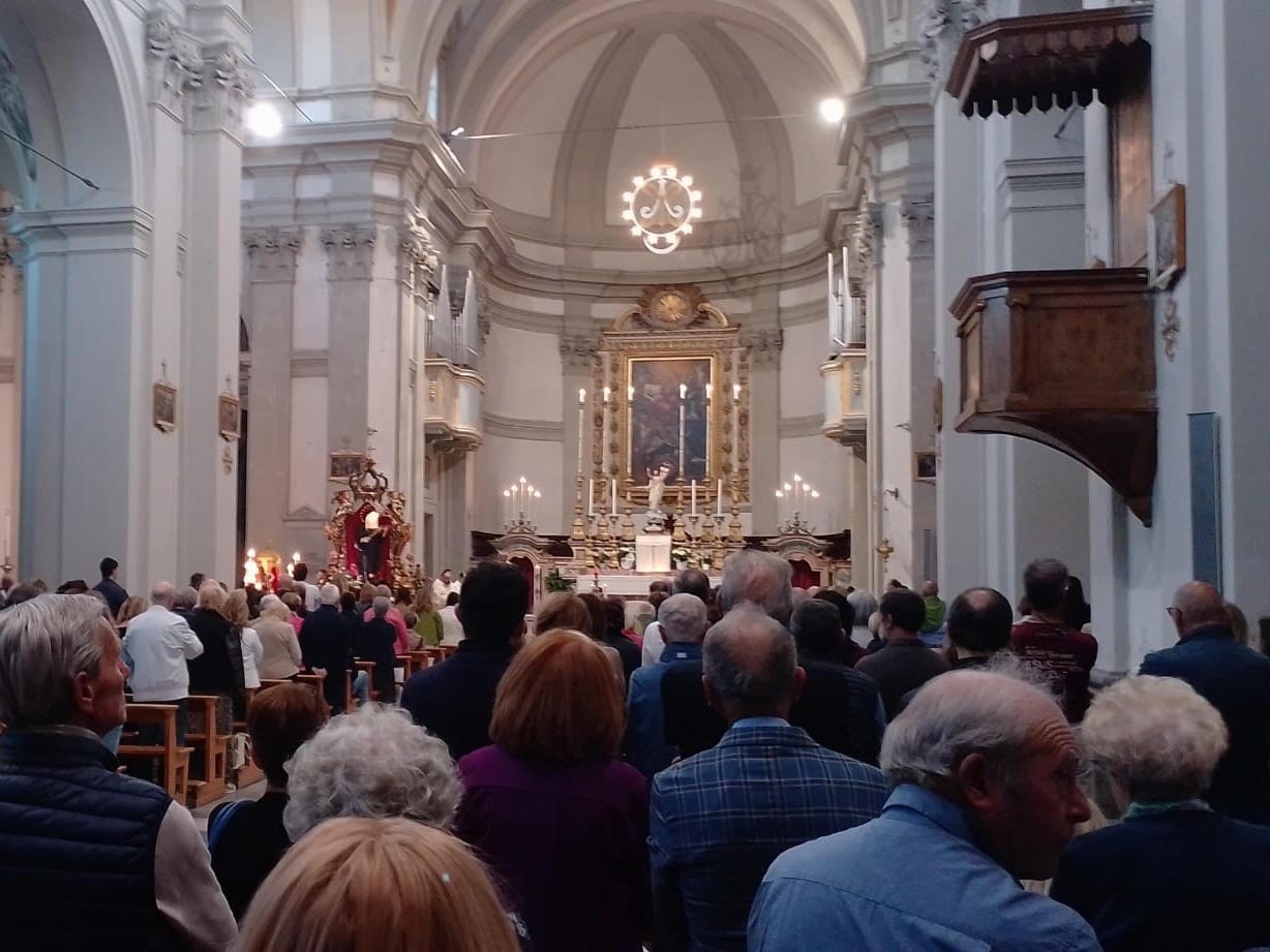 Fedeli in chiesa