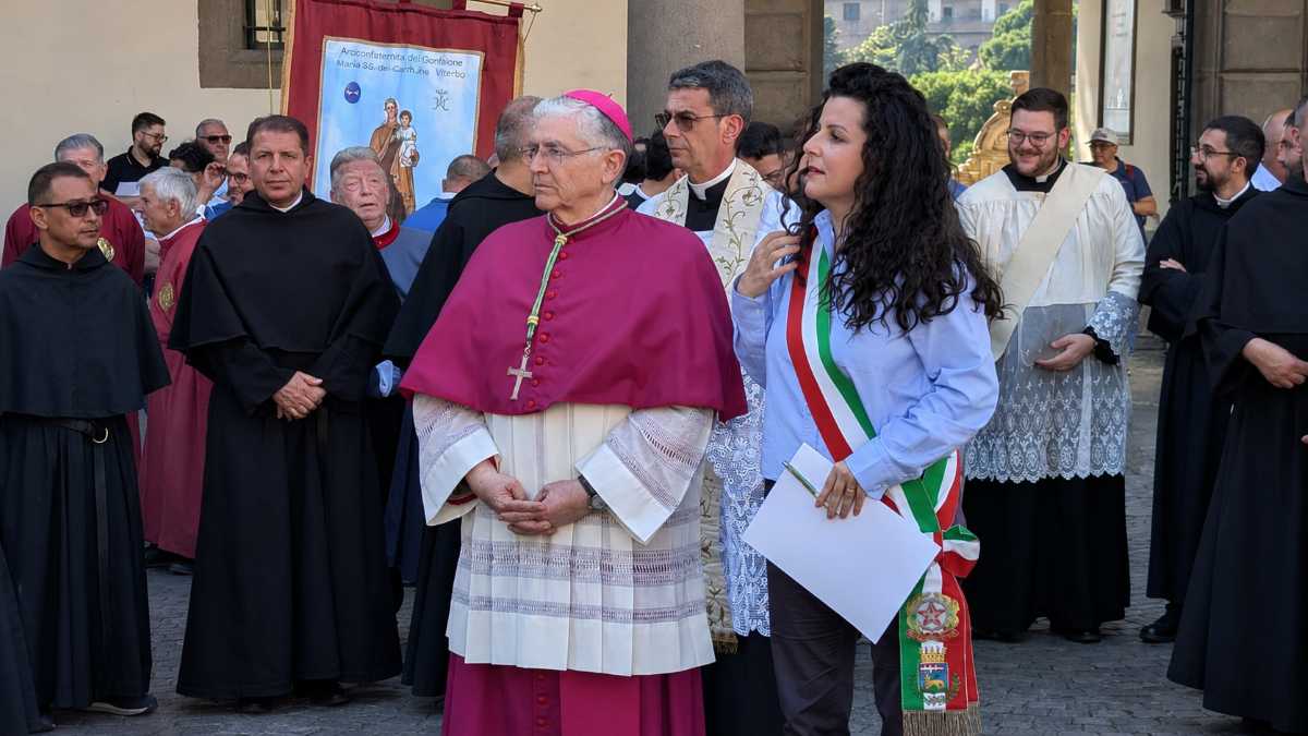 Vescovo, Sindaco e Frati