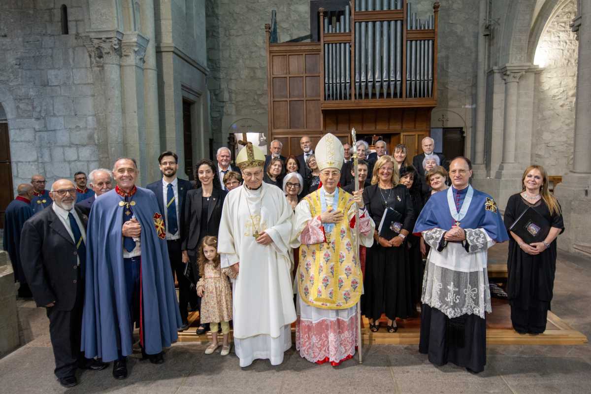Coro con Cardinale, Vescovo, Cerimoniere e Delegato