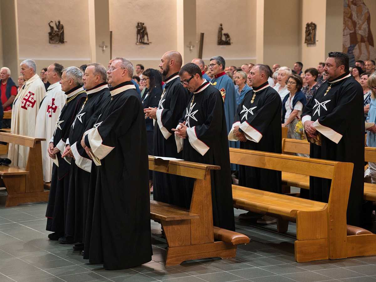 Cavalieri in chiesa