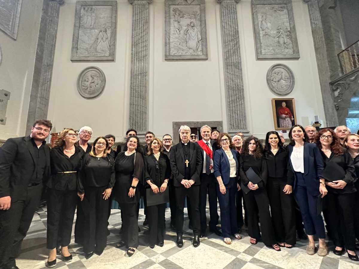 Foto di gruppo con il coro