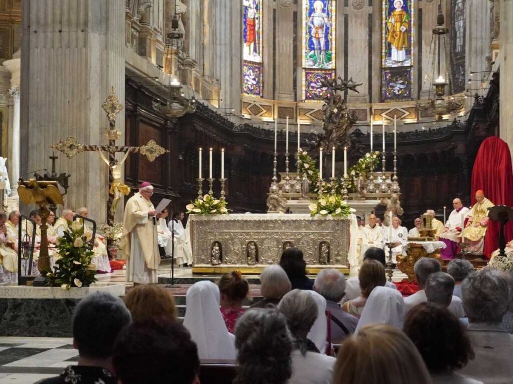 Saluti di Mons. Tasca al Card. Bagnasco