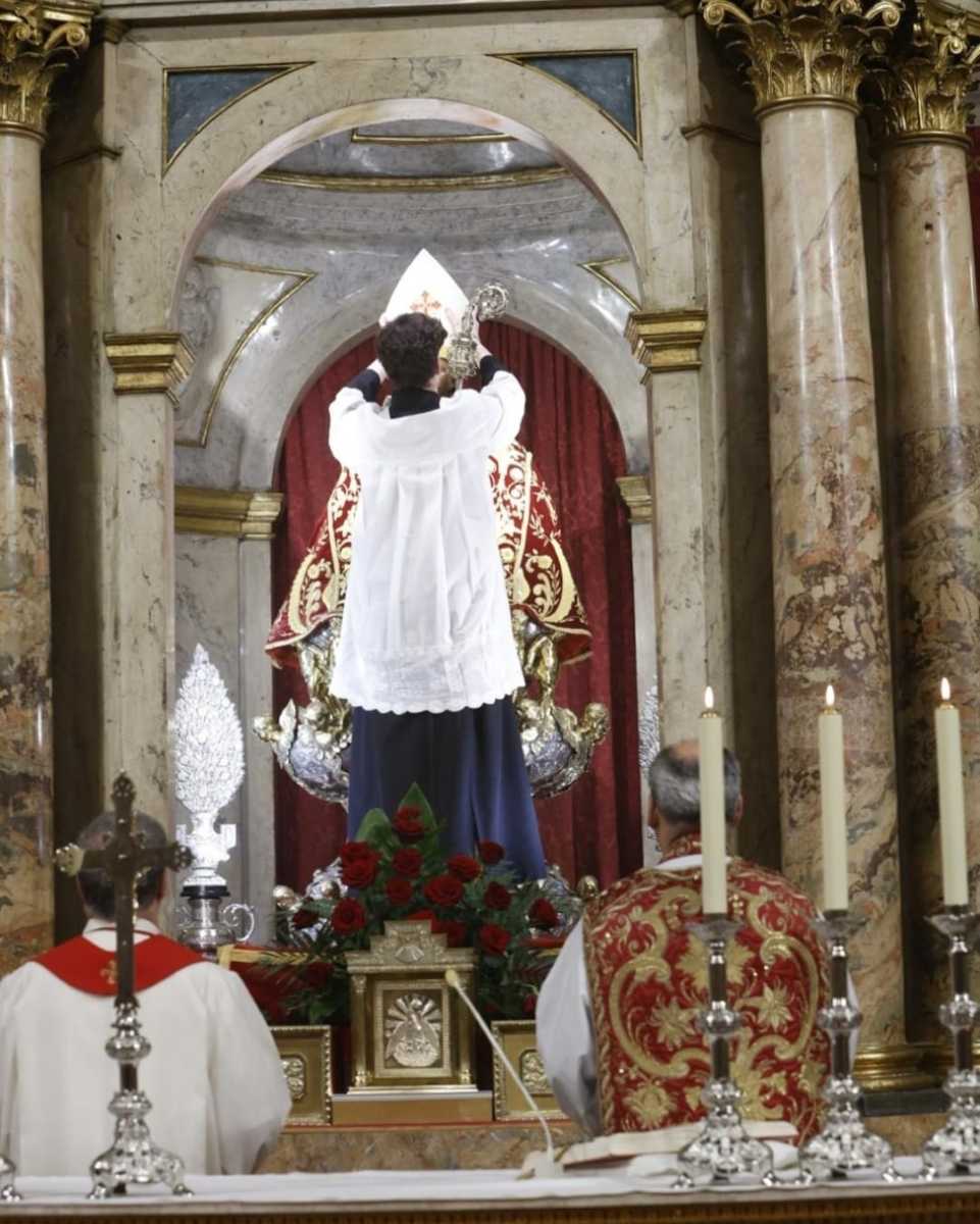 Posa della mitra