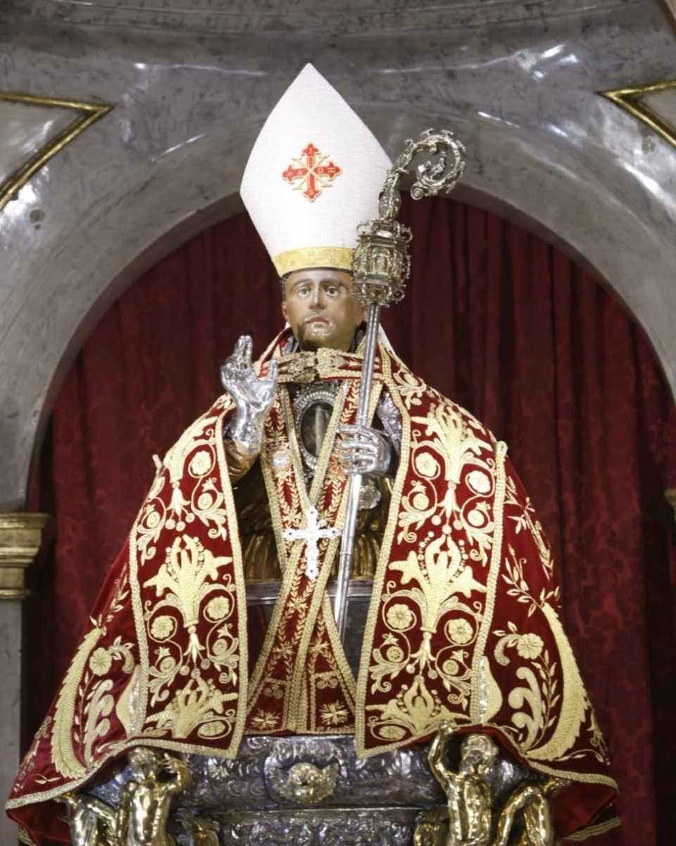 Posa della mitra